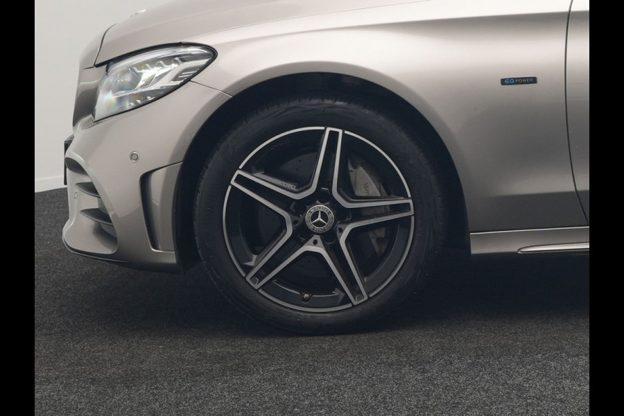 Mercedes-Benz C-Klasse Estate 300 e Business Solution AMG PHEV 320pk | Trekhaak af Fabriek | Adaptive Cruise | Alcantara Sportstoelen Verwarmd | Apple Carplay | Camera | BLIS | 18"L.M | Plug In Hybrid