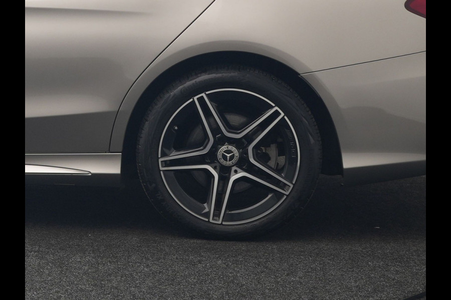 Mercedes-Benz C-Klasse Estate 300 e Business Solution AMG PHEV 320pk | Trekhaak af Fabriek | Adaptive Cruise | Alcantara Sportstoelen Verwarmd | Apple Carplay | Camera | BLIS | 18"L.M | Plug In Hybrid