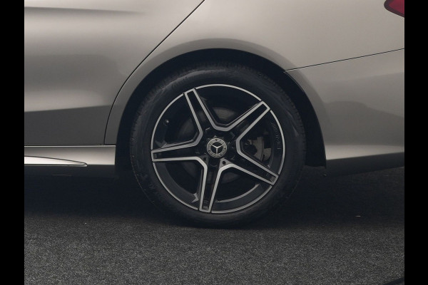 Mercedes-Benz C-Klasse Estate 300 e Business Solution AMG PHEV 320pk | Trekhaak af Fabriek | Adaptive Cruise | Alcantara Sportstoelen Verwarmd | Apple Carplay | Camera | BLIS | 18"L.M | Plug In Hybrid