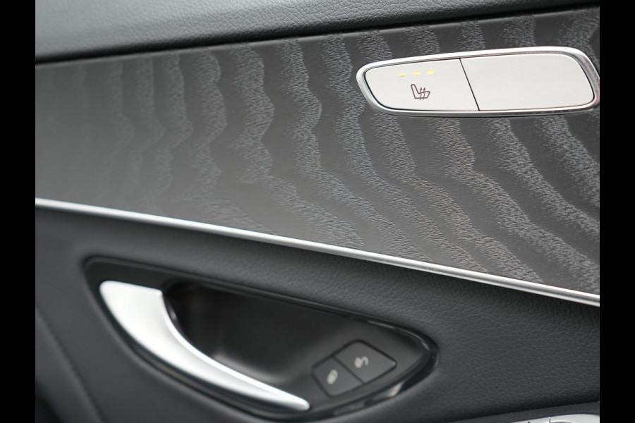 Mercedes-Benz C-Klasse Estate 300 e Business Solution AMG PHEV 320pk | Trekhaak af Fabriek | Adaptive Cruise | Alcantara Sportstoelen Verwarmd | Apple Carplay | Camera | BLIS | 18"L.M | Plug In Hybrid