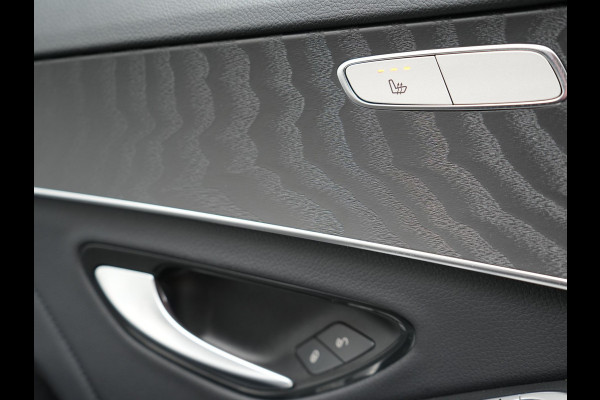 Mercedes-Benz C-Klasse Estate 300 e Business Solution AMG PHEV 320pk | Trekhaak af Fabriek | Adaptive Cruise | Alcantara Sportstoelen Verwarmd | Apple Carplay | Camera | BLIS | 18"L.M | Plug In Hybrid