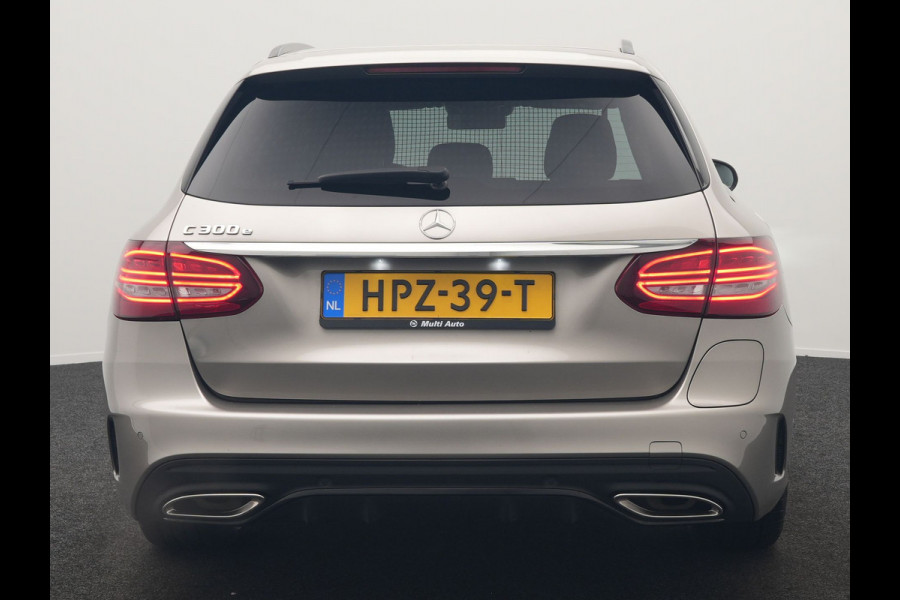 Mercedes-Benz C-Klasse Estate 300 e Business Solution AMG PHEV 320pk | Trekhaak af Fabriek | Adaptive Cruise | Alcantara Sportstoelen Verwarmd | Apple Carplay | Camera | BLIS | 18"L.M | Plug In Hybrid