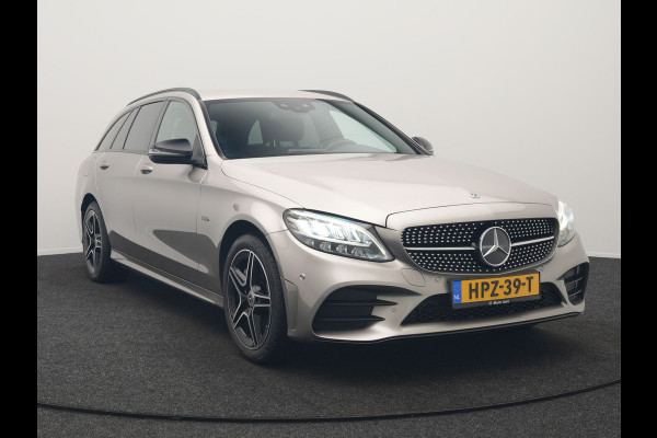 Mercedes-Benz C-Klasse Estate 300 e Business Solution AMG PHEV 320pk | Trekhaak af Fabriek | Adaptive Cruise | Alcantara Sportstoelen Verwarmd | Apple Carplay | Camera | BLIS | 18"L.M | Plug In Hybrid