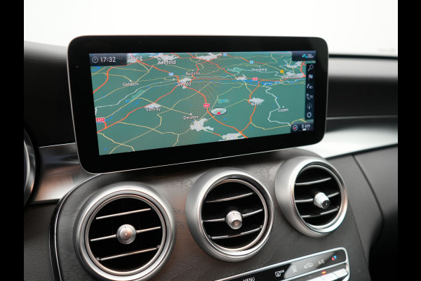 Mercedes-Benz C-Klasse Estate 300 e Business Solution AMG PHEV 320pk | Trekhaak af Fabriek | Adaptive Cruise | Alcantara Sportstoelen Verwarmd | Apple Carplay | Camera | BLIS | 18"L.M | Plug In Hybrid