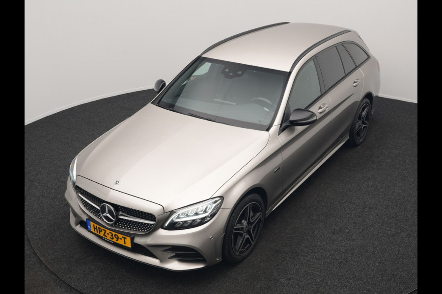 Mercedes-Benz C-Klasse Estate 300 e Business Solution AMG PHEV 320pk | Trekhaak af Fabriek | Adaptive Cruise | Alcantara Sportstoelen Verwarmd | Apple Carplay | Camera | BLIS | 18"L.M | Plug In Hybrid