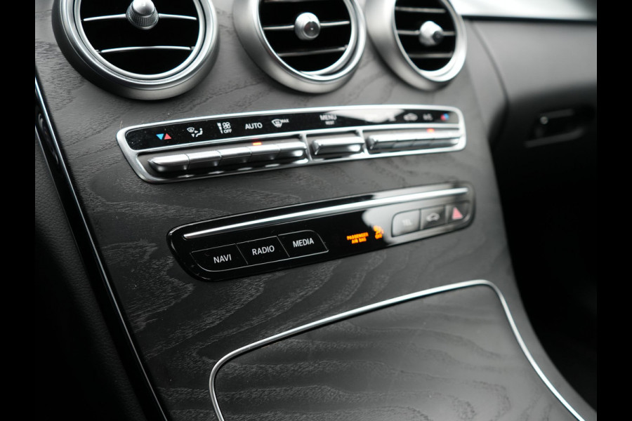 Mercedes-Benz C-Klasse Estate 300 e Business Solution AMG PHEV 320pk | Trekhaak af Fabriek | Adaptive Cruise | Alcantara Sportstoelen Verwarmd | Apple Carplay | Camera | BLIS | 18"L.M | Plug In Hybrid