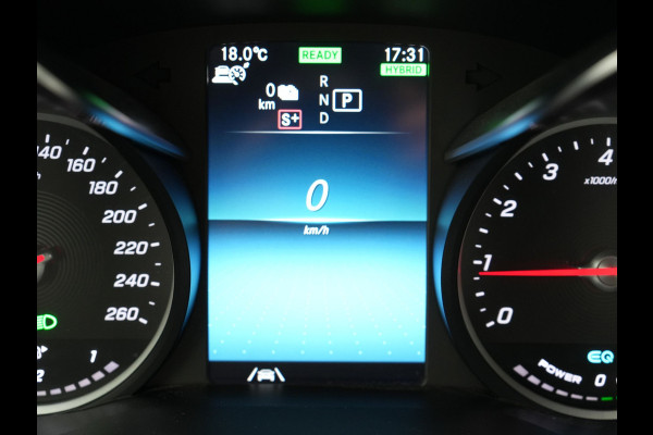 Mercedes-Benz C-Klasse Estate 300 e Business Solution AMG PHEV 320pk | Trekhaak af Fabriek | Adaptive Cruise | Alcantara Sportstoelen Verwarmd | Apple Carplay | Camera | BLIS | 18"L.M | Plug In Hybrid