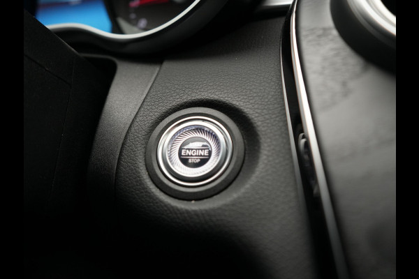 Mercedes-Benz C-Klasse Estate 300 e Business Solution AMG PHEV 320pk | Trekhaak af Fabriek | Adaptive Cruise | Alcantara Sportstoelen Verwarmd | Apple Carplay | Camera | BLIS | 18"L.M | Plug In Hybrid