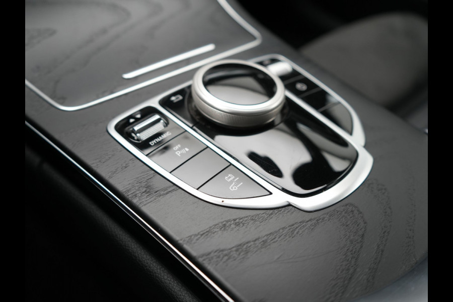 Mercedes-Benz C-Klasse Estate 300 e Business Solution AMG PHEV 320pk | Trekhaak af Fabriek | Adaptive Cruise | Alcantara Sportstoelen Verwarmd | Apple Carplay | Camera | BLIS | 18"L.M | Plug In Hybrid
