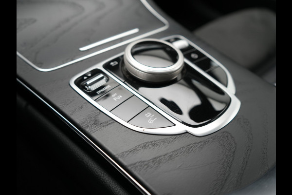 Mercedes-Benz C-Klasse Estate 300 e Business Solution AMG PHEV 320pk | Trekhaak af Fabriek | Adaptive Cruise | Alcantara Sportstoelen Verwarmd | Apple Carplay | Camera | BLIS | 18"L.M | Plug In Hybrid