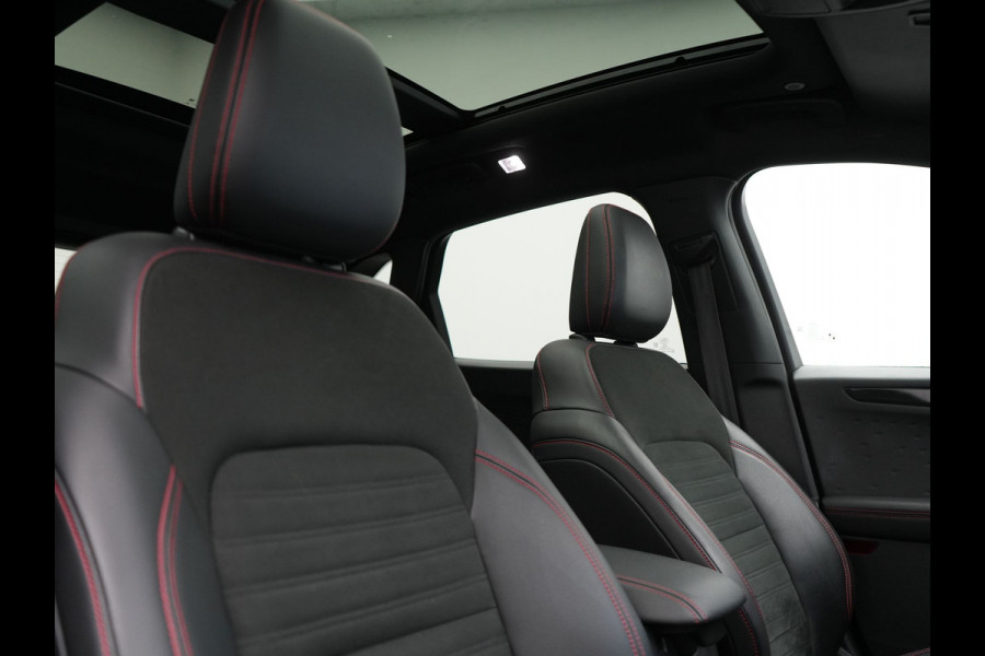 Ford Kuga 1.5 EcoBoost ST-Line X 150pk Dealer O.H. 1800kg Trekgewicht | Panodak | Adaptive Cruise | 360 Camera | Bang & Olufsen | Alcantara Sportstoelen & Stuur Verwarmd | Apple Carplay | Keyless | Blis | Navigatie | DAB |