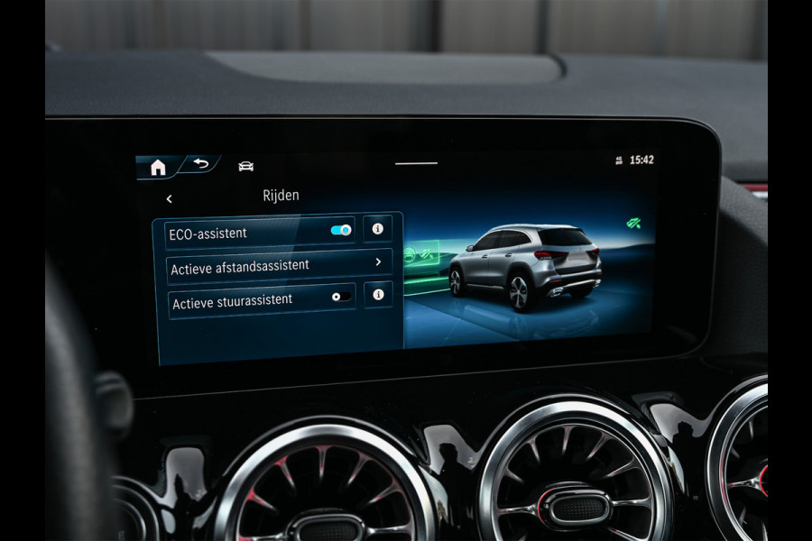 Mercedes-Benz GLA 250 e AMG Line | Facelift | Panoramadak | Memory seats | Ambient verlichting | 20 inch | Burmester audio | Head-up | Carbon | Keyless