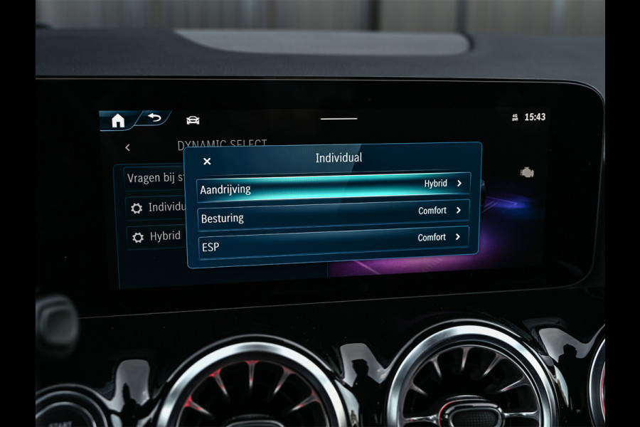 Mercedes-Benz GLA 250 e AMG Line | Facelift | Panoramadak | Memory seats | Ambient verlichting | 20 inch | Burmester audio | Head-up | Carbon | Keyless