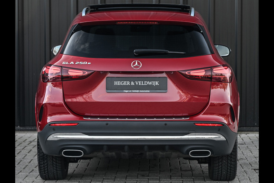Mercedes-Benz GLA 250 e AMG Line | Facelift | Panoramadak | Memory seats | Ambient verlichting | 20 inch | Burmester audio | Head-up | Carbon | Keyless