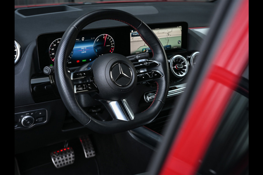 Mercedes-Benz GLA 250 e AMG Line | Facelift | Panoramadak | Memory seats | Ambient verlichting | 20 inch | Burmester audio | Head-up | Carbon | Keyless