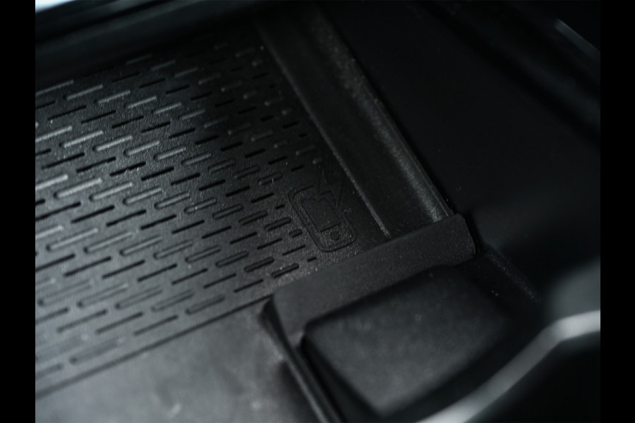 Mercedes-Benz GLA 250 e AMG Line | Facelift | Panoramadak | Memory seats | Ambient verlichting | 20 inch | Burmester audio | Head-up | Carbon | Keyless