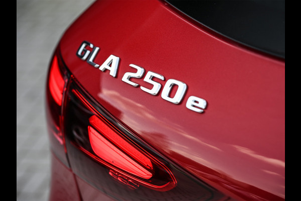 Mercedes-Benz GLA 250 e AMG Line | Facelift | Panoramadak | Memory seats | Ambient verlichting | 20 inch | Burmester audio | Head-up | Carbon | Keyless