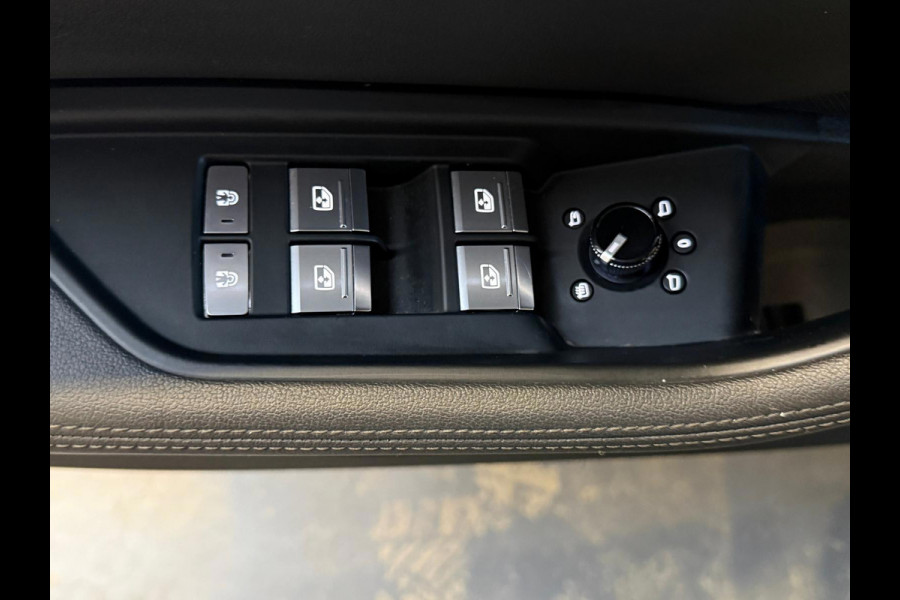 Audi e-tron 50 quattro Launch edition Plus 71 kWh Pano Trekhaak
