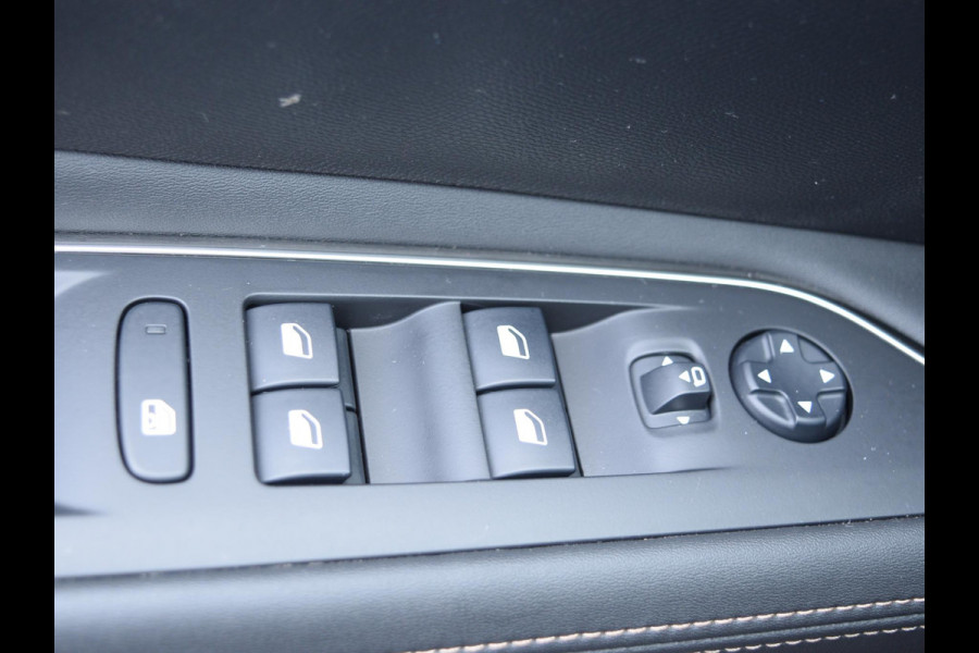 Peugeot 3008 1.6 HYbrid4 300 Première Pack Avantage SCHUIF- KANTELDAK | LEREN BEKLEDING | ACHTERUITRIJCAMERA MET SENSOREN | E.C.C. |