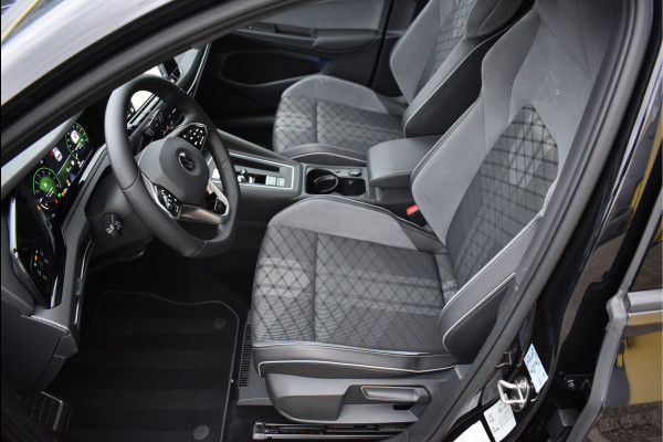 Volkswagen Golf 1.5 eTSI R-Line 150 Pk Pano H/K Navi HUD Camera ACC