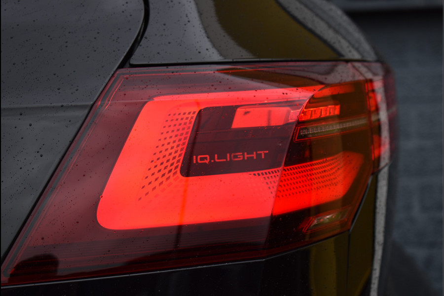 Volkswagen Golf 1.5 eTSI R-Line 150 Pk Pano H/K Navi HUD Camera ACC