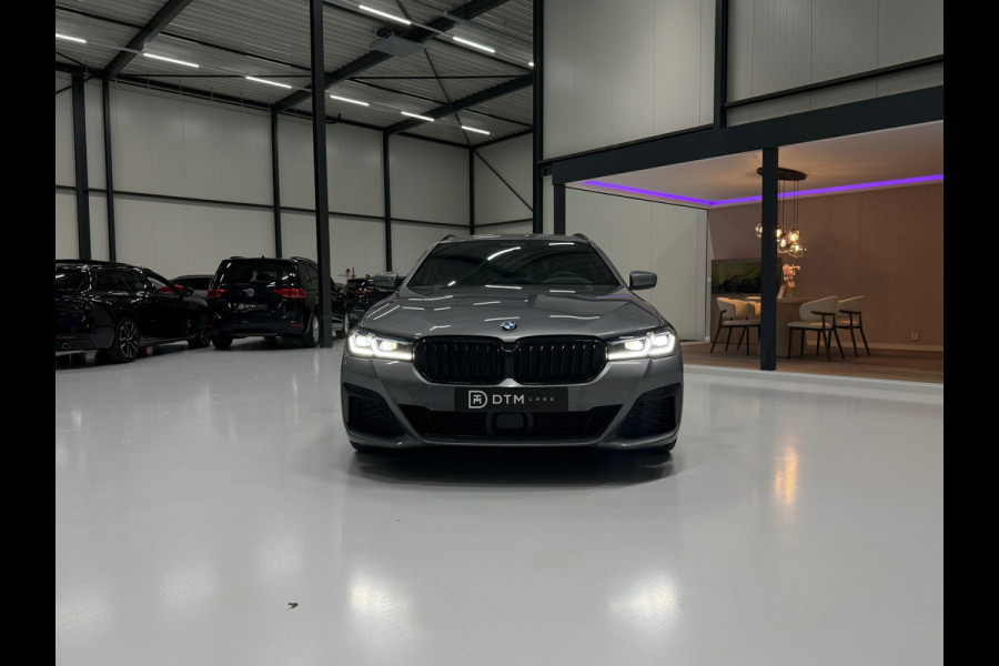BMW 5 Serie Touring 520i Business Edition Plus M-pakket Hud Navi DAB Carplay Trekhaak Stoelverw. Memory Virtual Matrix ACC