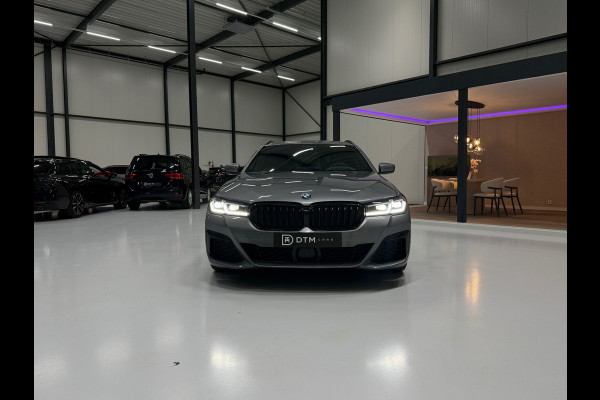 BMW 5 Serie Touring 520i Business Edition Plus M-pakket Hud Navi DAB Carplay Trekhaak Stoelverw. Memory Virtual Matrix ACC