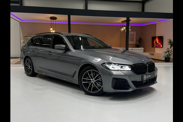 BMW 5 Serie Touring 520i Business Edition Plus M-pakket Hud Navi DAB Carplay Trekhaak Stoelverw. Memory Virtual Matrix ACC