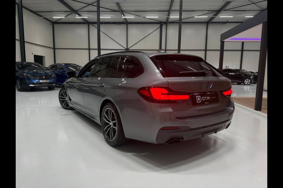BMW 5 Serie Touring 520i Business Edition Plus M-pakket Hud Navi DAB Carplay Trekhaak Stoelverw. Memory Virtual Matrix ACC