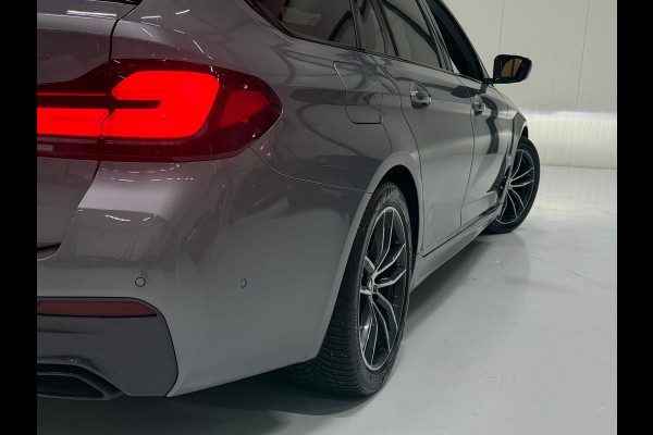 BMW 5 Serie Touring 520i Business Edition Plus M-pakket Hud Navi DAB Carplay Trekhaak Stoelverw. Memory Virtual Matrix ACC