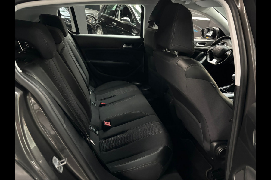 Peugeot 308 1.2 PureTech Allure / Carplay / 130Pk