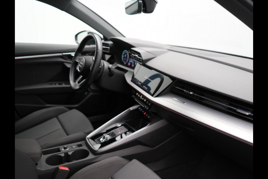 Audi A3 Sportback 40 TFSI e Advanced edition Plug In Hybrid 204pk Dealer O.H. PHEV | Camera | Keyless | Sportstoelen Verwarmd | Sfeerverlichting | Apple Carplay | LED Koplampen | Virtual | Navigatie | DAB |
