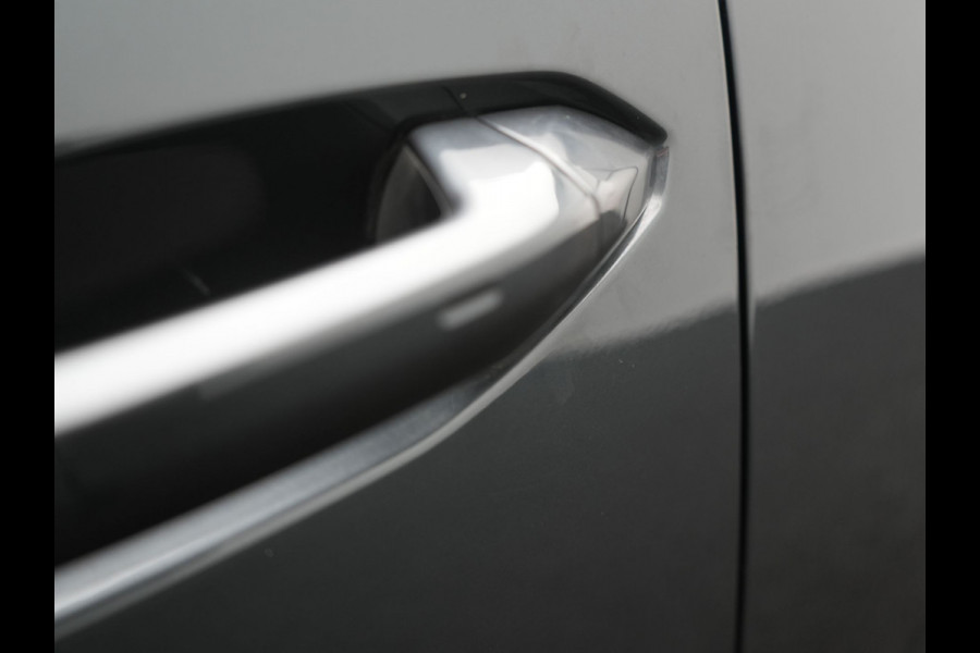 Audi A3 Sportback 40 TFSI e Advanced edition Plug In Hybrid 204pk Dealer O.H. PHEV | Camera | Keyless | Sportstoelen Verwarmd | Sfeerverlichting | Apple Carplay | LED Koplampen | Virtual | Navigatie | DAB |