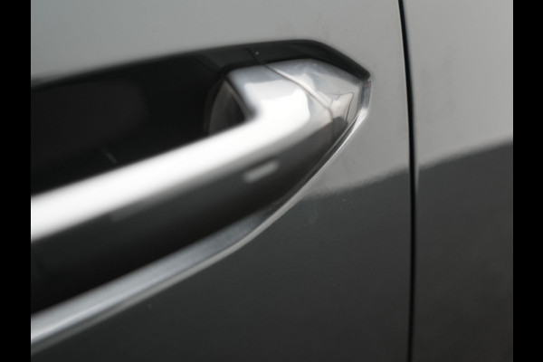 Audi A3 Sportback 40 TFSI e Advanced edition Plug In Hybrid 204pk Dealer O.H. PHEV | Camera | Keyless | Sportstoelen Verwarmd | Sfeerverlichting | Apple Carplay | LED Koplampen | Virtual | Navigatie | DAB |