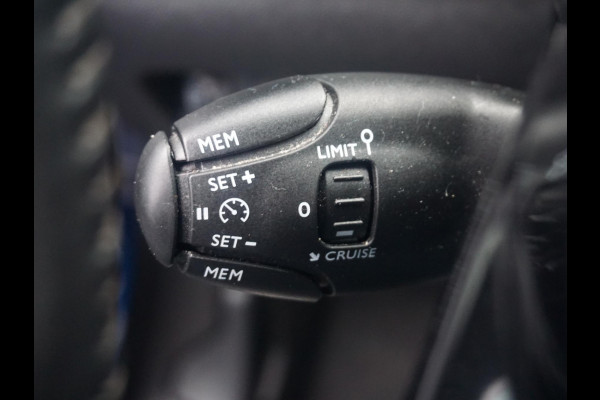 Peugeot 2008 1.2 PureTech Allure Pack All seasonbanden