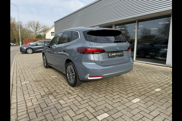 BMW 2 Serie Active Tourer 225e xDrive 245 Pk / Navi / Panoramadak / Climate / Cruise / Camera / Harman Kardon / Voll Leder.