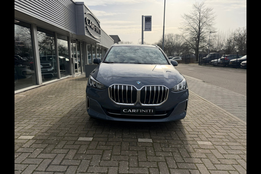 BMW 2 Serie Active Tourer 225e xDrive 245 Pk / Navi / Panoramadak / Climate / Cruise / Camera / Harman Kardon / Voll Leder.