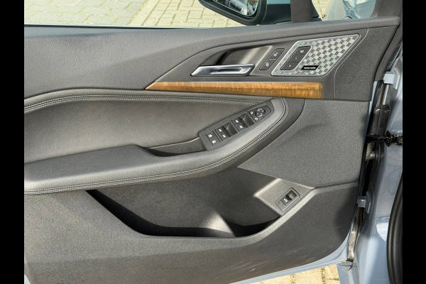 BMW 2 Serie Active Tourer 225e xDrive 245 Pk / Navi / Panoramadak / Climate / Cruise / Camera / Harman Kardon / Voll Leder.