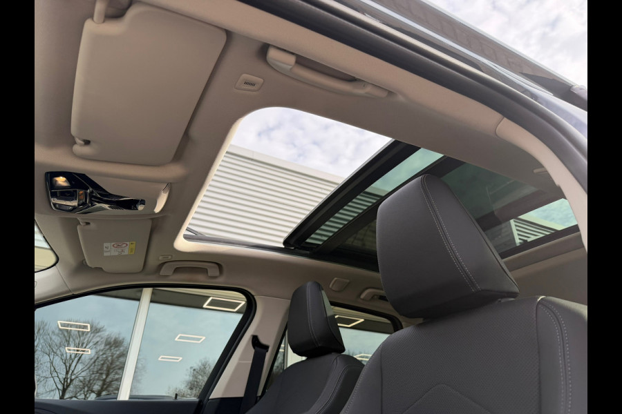 BMW 2 Serie Active Tourer 225e xDrive 245 Pk / Navi / Panoramadak / Climate / Cruise / Camera / Harman Kardon / Voll Leder.