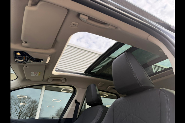 BMW 2 Serie Active Tourer 225e xDrive 245 Pk / Navi / Panoramadak / Climate / Cruise / Camera / Harman Kardon / Voll Leder.