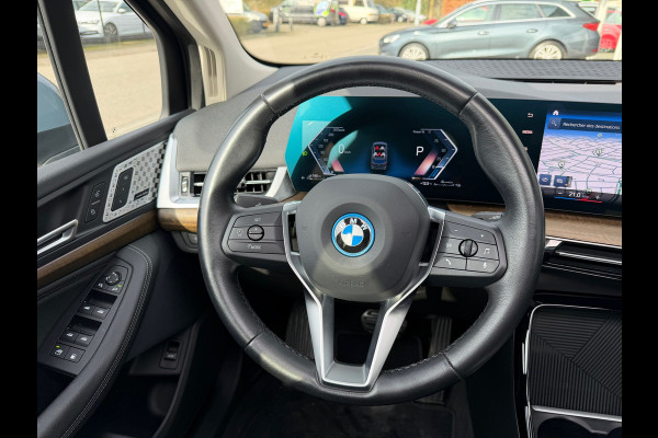 BMW 2 Serie Active Tourer 225e xDrive 245 Pk / Navi / Panoramadak / Climate / Cruise / Camera / Harman Kardon / Voll Leder.