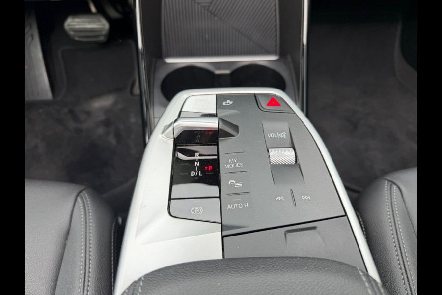 BMW 2 Serie Active Tourer 225e xDrive 245 Pk / Navi / Panoramadak / Climate / Cruise / Camera / Harman Kardon / Voll Leder.