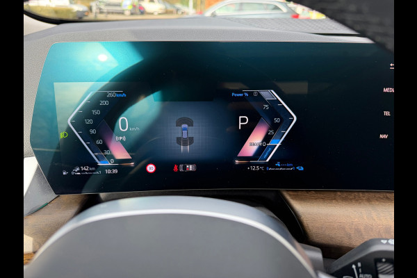 BMW 2 Serie Active Tourer 225e xDrive 245 Pk / Navi / Panoramadak / Climate / Cruise / Camera / Harman Kardon / Voll Leder.