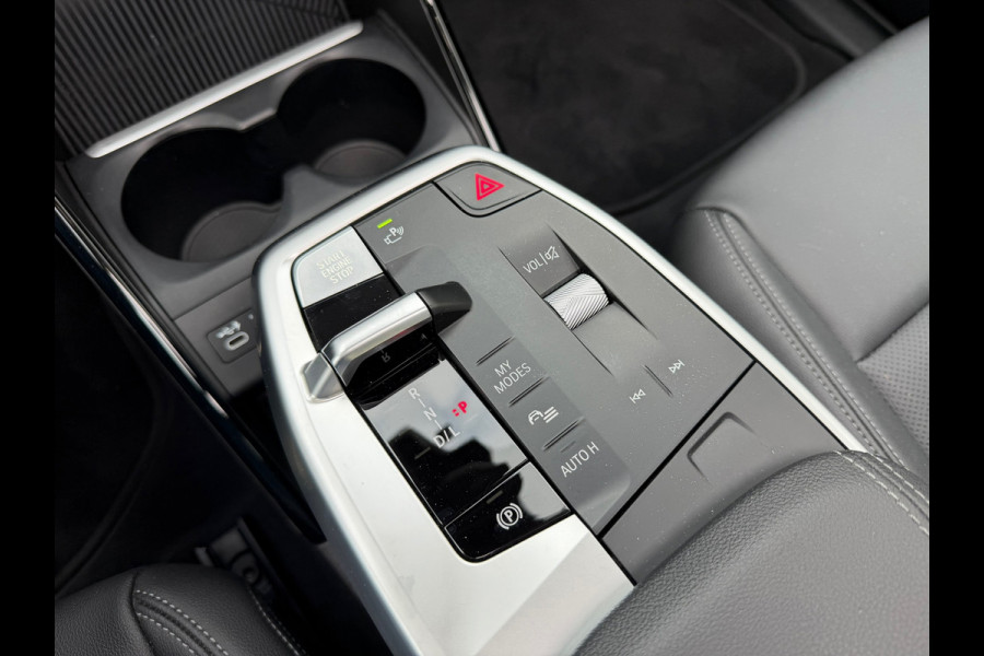 BMW 2 Serie Active Tourer 225e xDrive 245 Pk / Navi / Panoramadak / Climate / Cruise / Camera / Harman Kardon / Voll Leder.