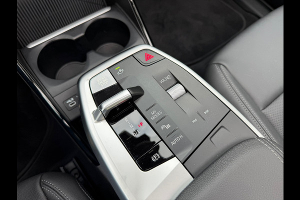 BMW 2 Serie Active Tourer 225e xDrive 245 Pk / Navi / Panoramadak / Climate / Cruise / Camera / Harman Kardon / Voll Leder.