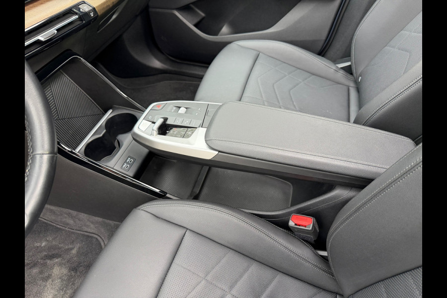 BMW 2 Serie Active Tourer 225e xDrive 245 Pk / Navi / Panoramadak / Climate / Cruise / Camera / Harman Kardon / Voll Leder.