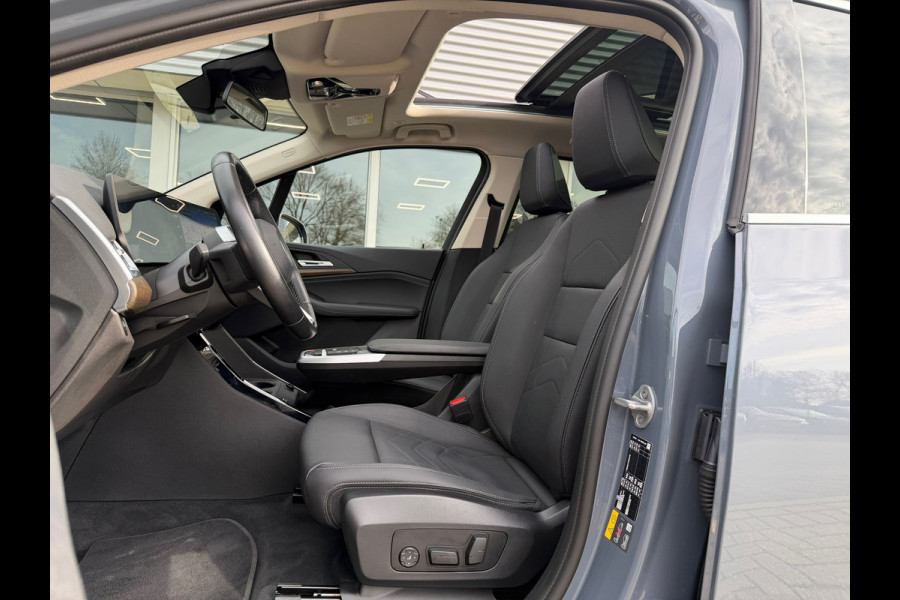 BMW 2 Serie Active Tourer 225e xDrive 245 Pk / Navi / Panoramadak / Climate / Cruise / Camera / Harman Kardon / Voll Leder.