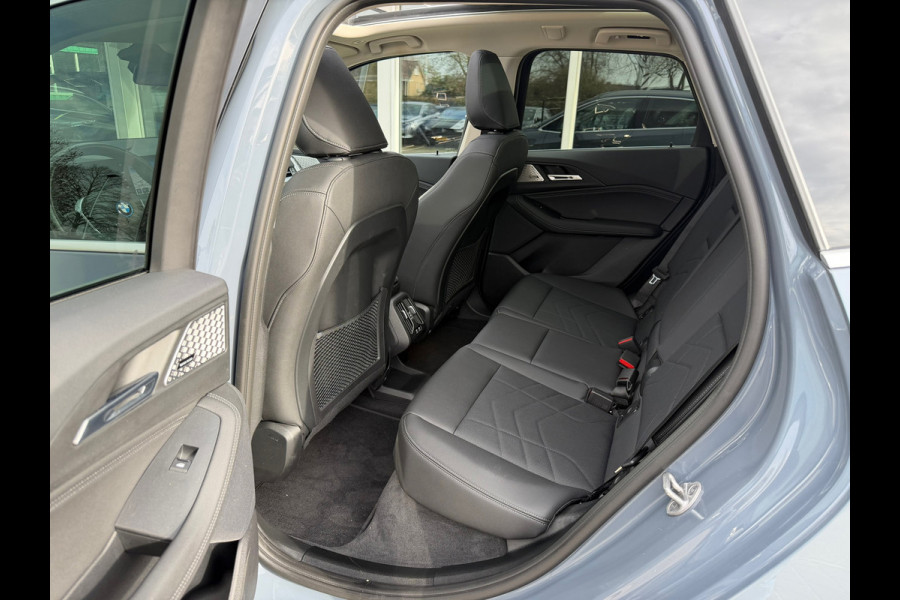 BMW 2 Serie Active Tourer 225e xDrive 245 Pk / Navi / Panoramadak / Climate / Cruise / Camera / Harman Kardon / Voll Leder.