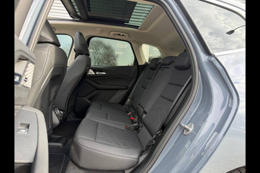 BMW 2 Serie Active Tourer 225e xDrive 245 Pk / Navi / Panoramadak / Climate / Cruise / Camera / Harman Kardon / Voll Leder.