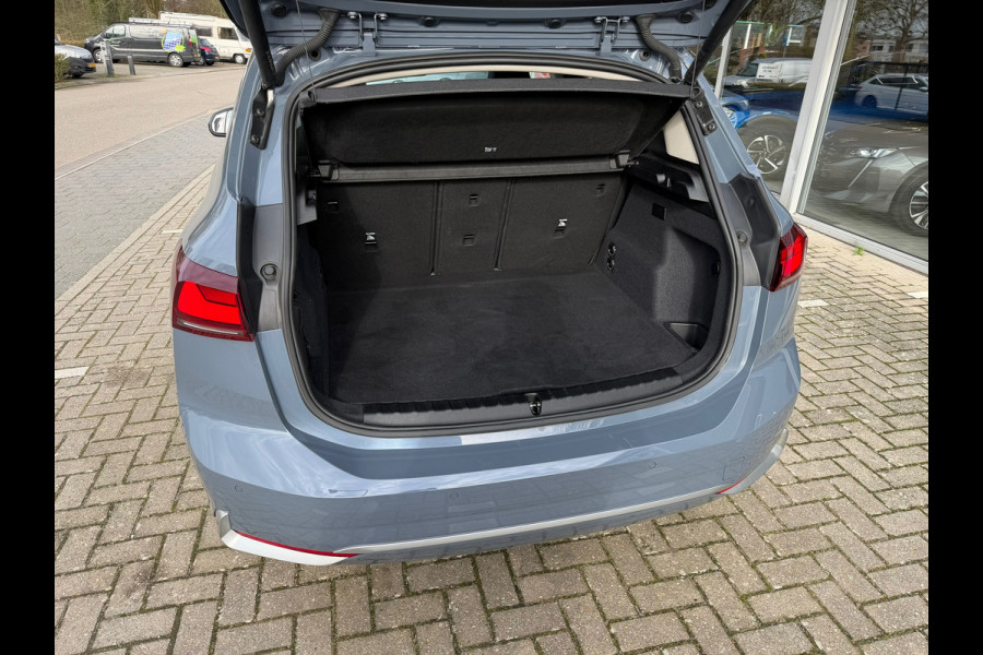 BMW 2 Serie Active Tourer 225e xDrive 245 Pk / Navi / Panoramadak / Climate / Cruise / Camera / Harman Kardon / Voll Leder.